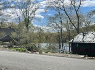 1018 Lakeside Dr E, Highland Lakes, NJ 07422