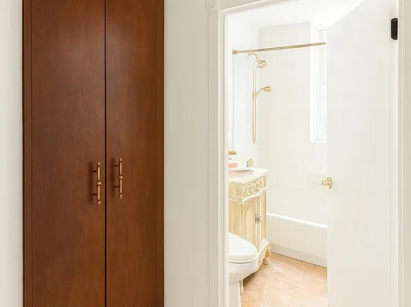 60 Oceana Drive West image 9 of 21