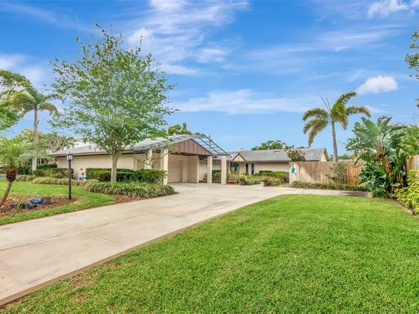 8233 Forest Cir, Seminole, FL 33776