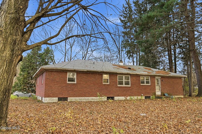 2nd image of 17 Crommelin Drive