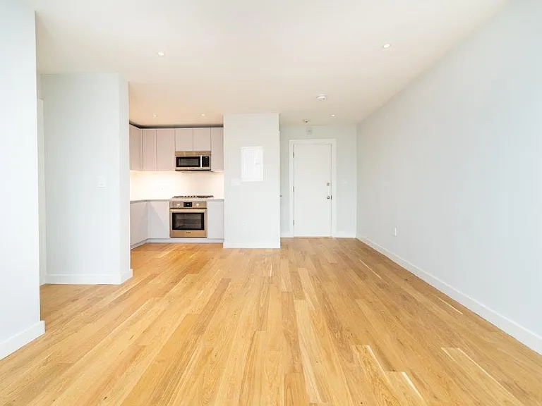 123-125 Highland Ave #20D — Photo 4
