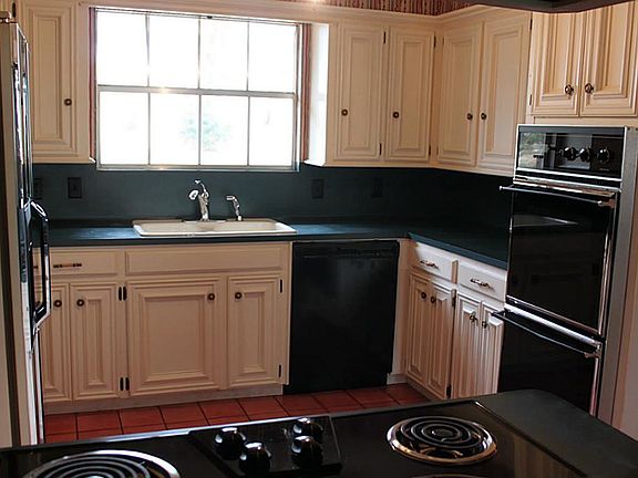 Double ovens! Fridge is negotiable.