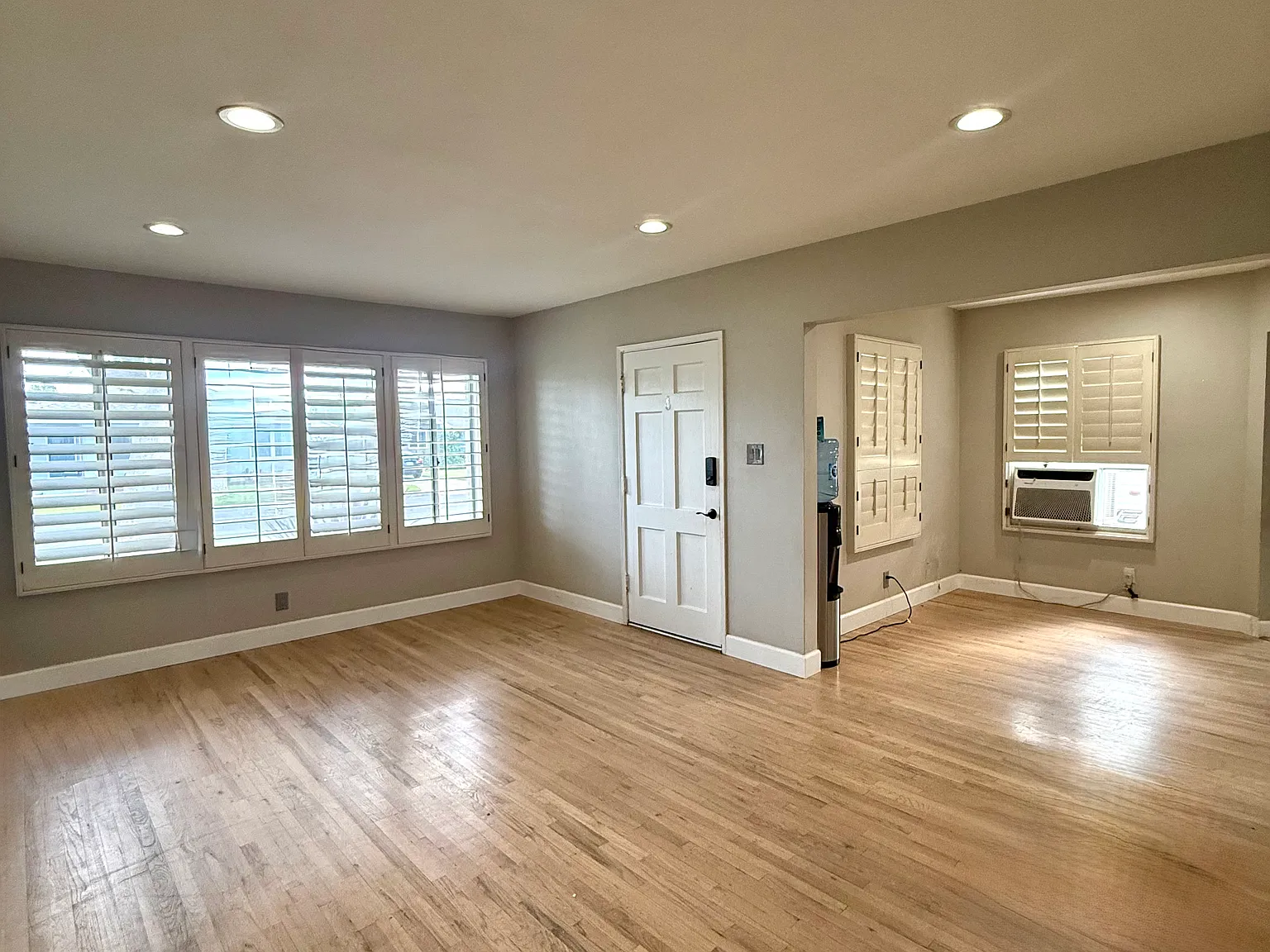 3 bed, 1087 sqft, $3,500 — Photo 1
