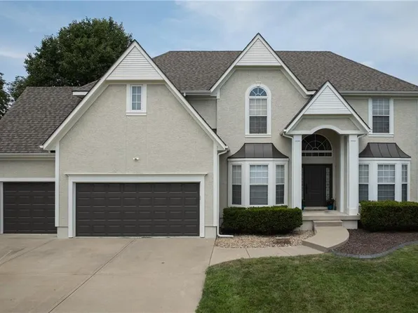 2412 SW Winterwood Ct, Lees Summit, MO 64081