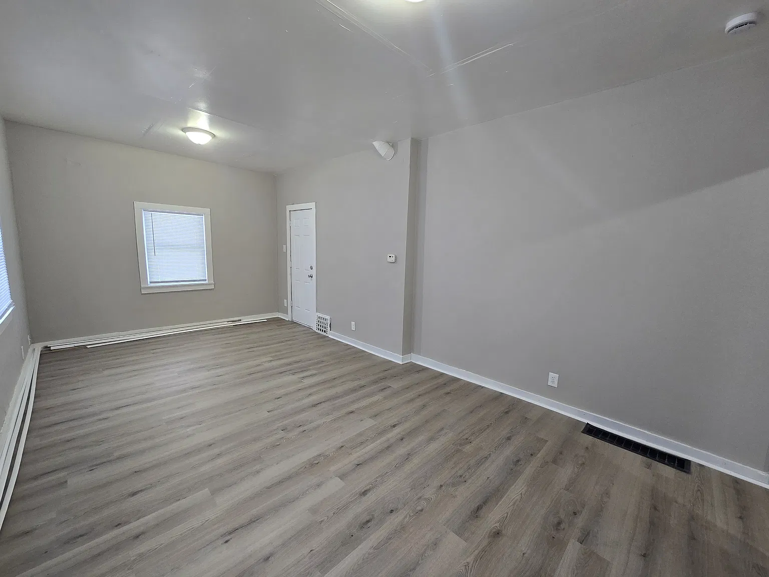 406 Locust St - 1 — Photo 3
