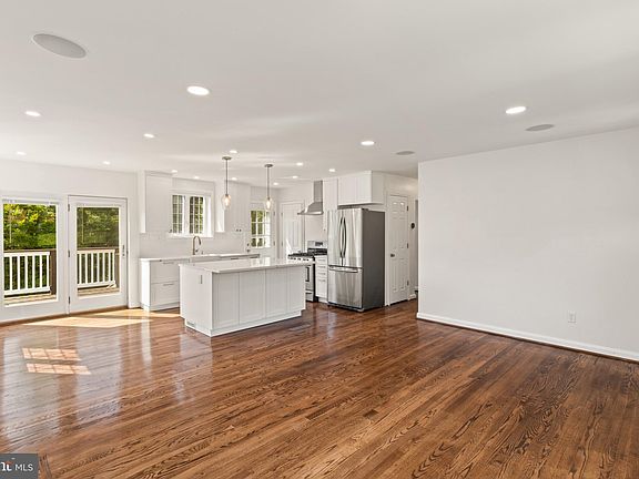 4th image of 3904 Brenda Ln