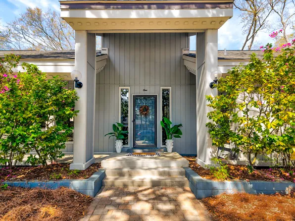1 Sussex Rd, Charleston, SC 29407