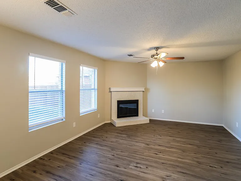 16101 Hollyhill Ct — Photo 4