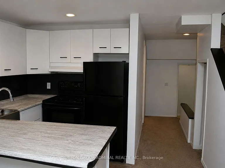 177 Logan Ave #UPPER — Photo 11