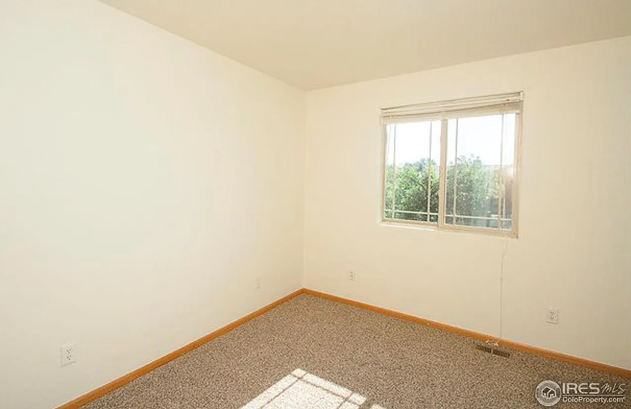 4 bed, 3.5 bath, 1256 sqft, $800 — Photo 2