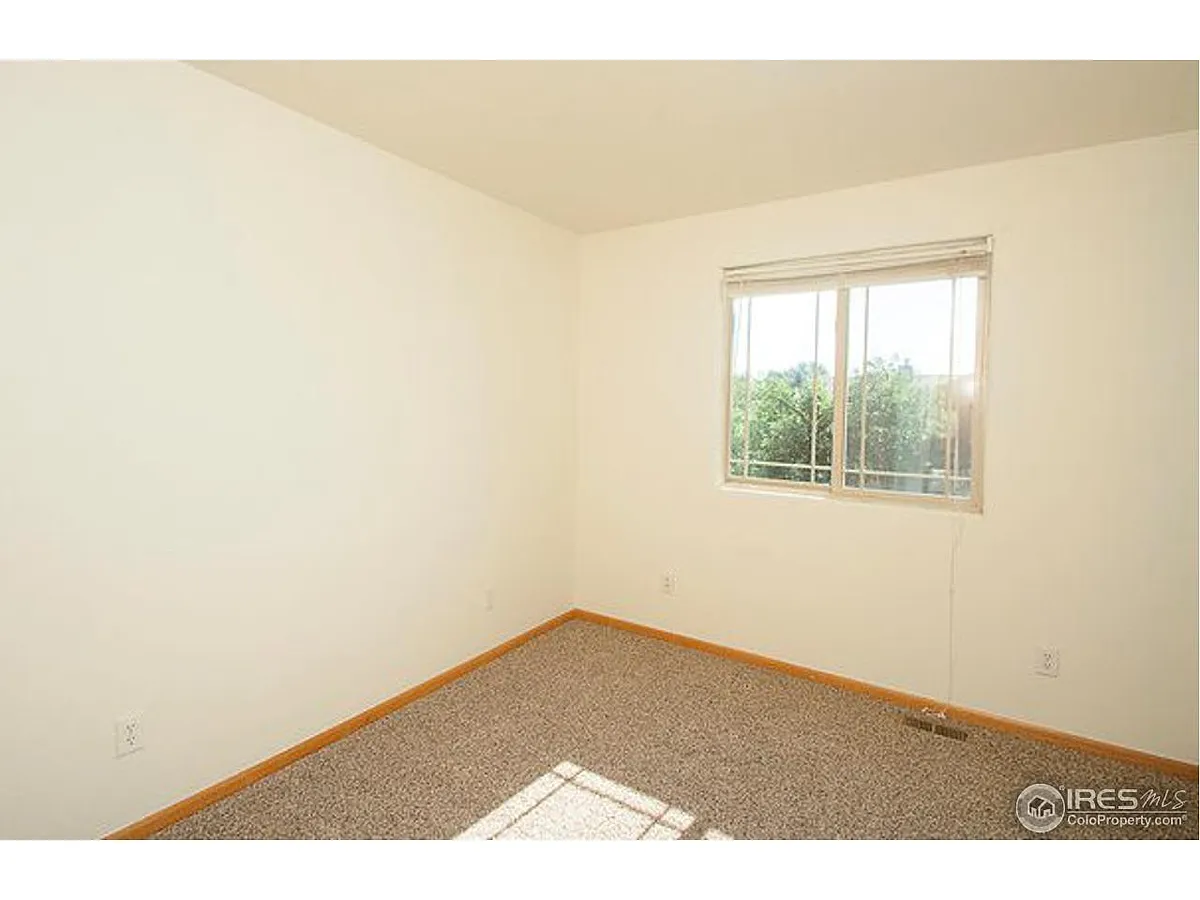 Building Photo - 1001 Cuerto Ln #B