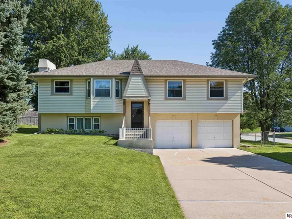 10821 Borman Ave, Omaha, NE 68137