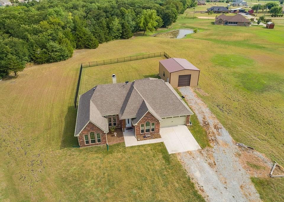 1st image of 102 Ryan Ln