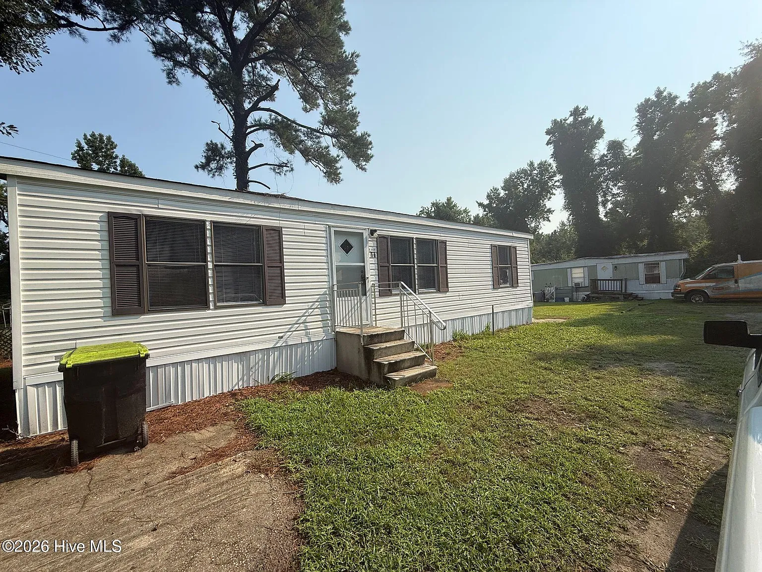 3 bed, 2.0 bath, $995 — Photo 2