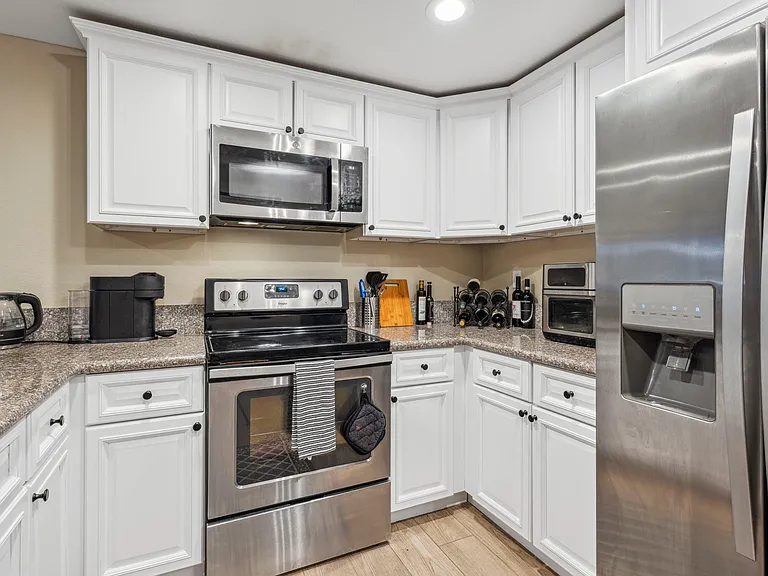 2508 Navarra Dr #402 — Photo 12