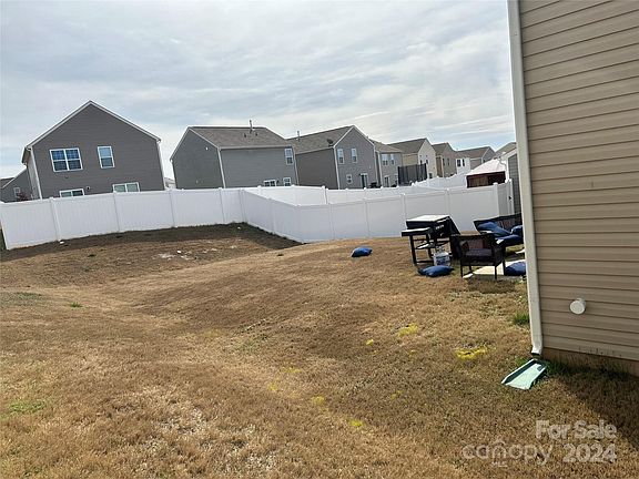 4th image of 3052 Winesap Dr