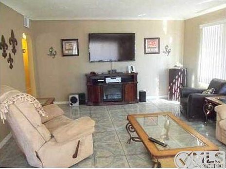 5th image of 3711 Hamilton Ave