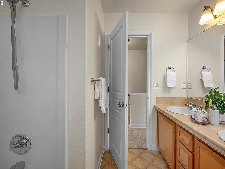 900 SW 173rd Ave — Photo 3