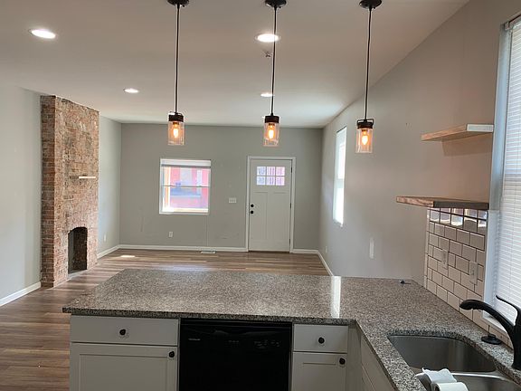 4th image of 429 Oakwood Ave