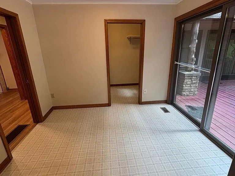 1054 N Eva Ave — Photo 6