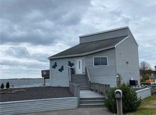 48 Fairlawn Ct, Shirley, NY 11967