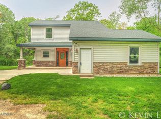5023 Pine Island Dr NE, Comstock Park, MI 49321