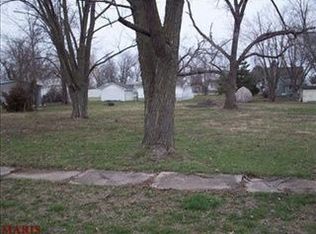 485 Maple St, Hawk Point, MO 63349