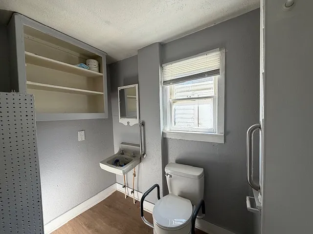 317 Commercial St — Photo 5