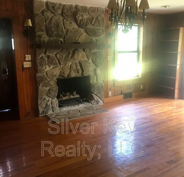 900 S Jackson St — Photo 8