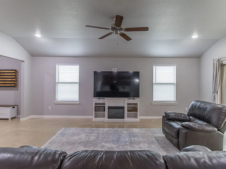 1715 Dryden Ave — Photo 18