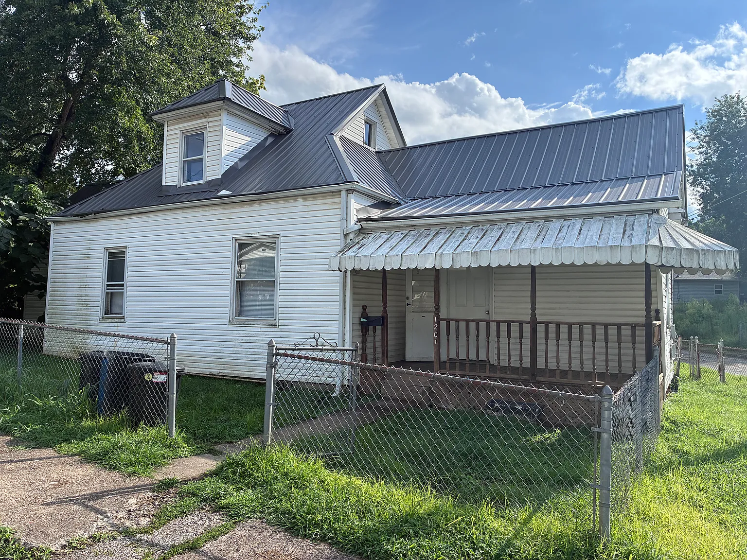 2 bed, 1270 sqft, $850 — Photo 1