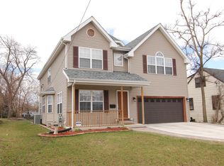 714 S Riverside Dr, Villa Park, IL 60181