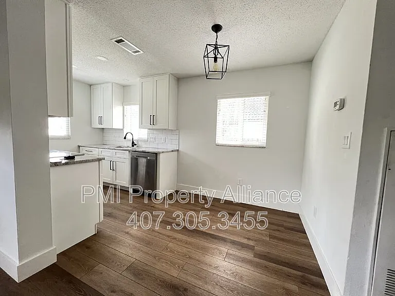 2302 Elizabeth Ave — Photo 4