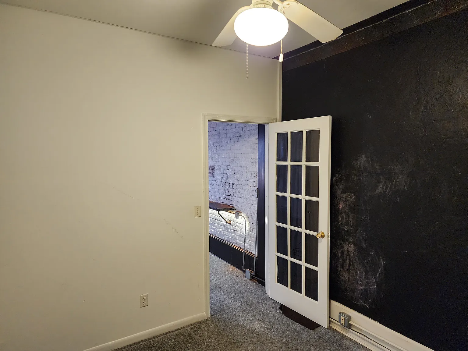 2 bed, 1000 sqft, $1,600 — Photo 3