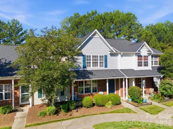 12368 Hennigan Place Ln, Charlotte, NC 28214