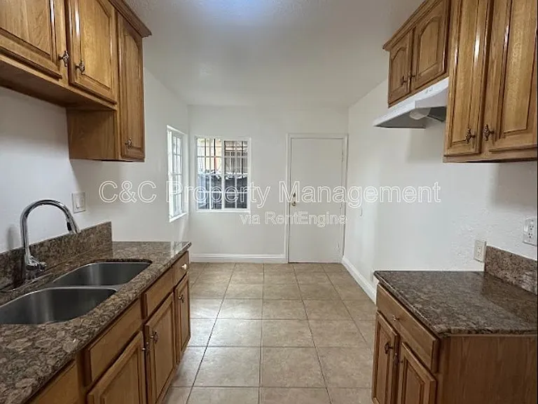 1143 W 91st St — Photo 2