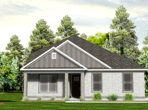 2 Pleasant Oaks Dr, Perry, GA 31069