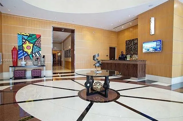 Vizcayne South Condo — Photo 2