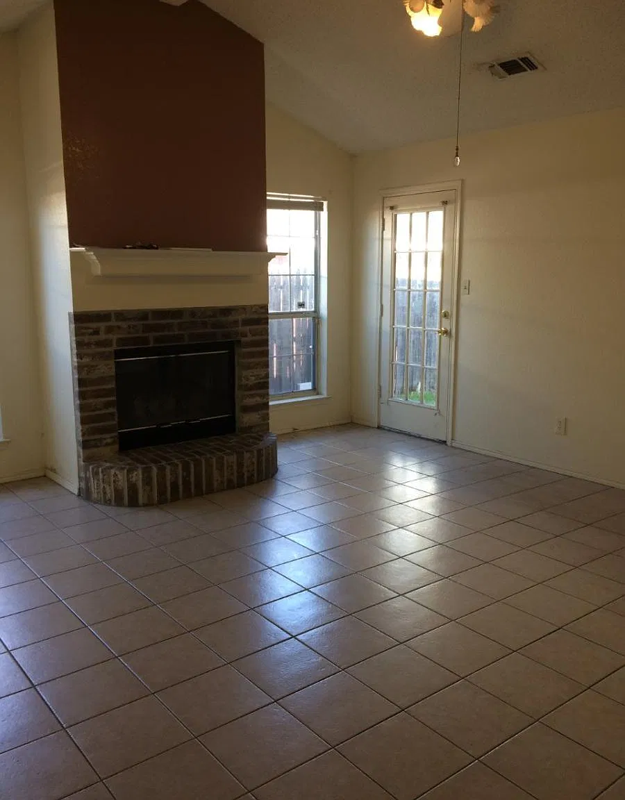 3 bed, 1345 sqft, $2,000 — Photo 1