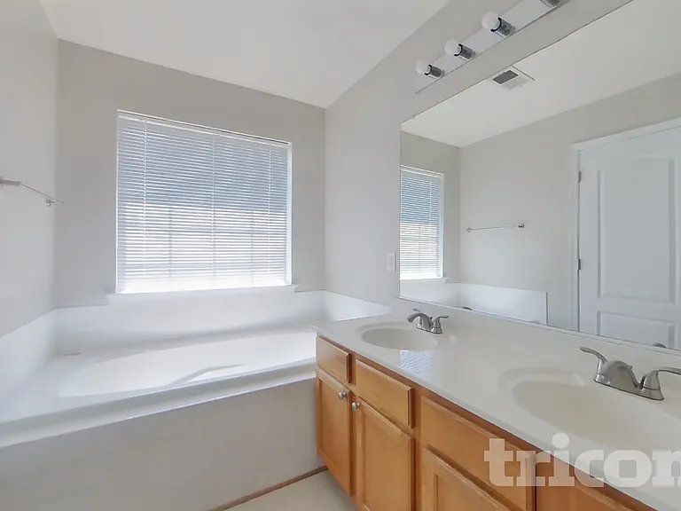 9603 Woodyard Cir — Photo 7