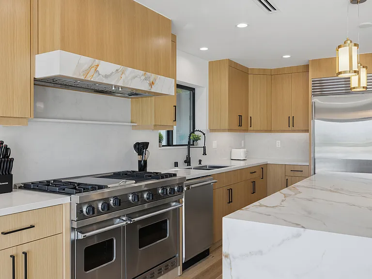 18101 Green Meadow Dr — Photo 37