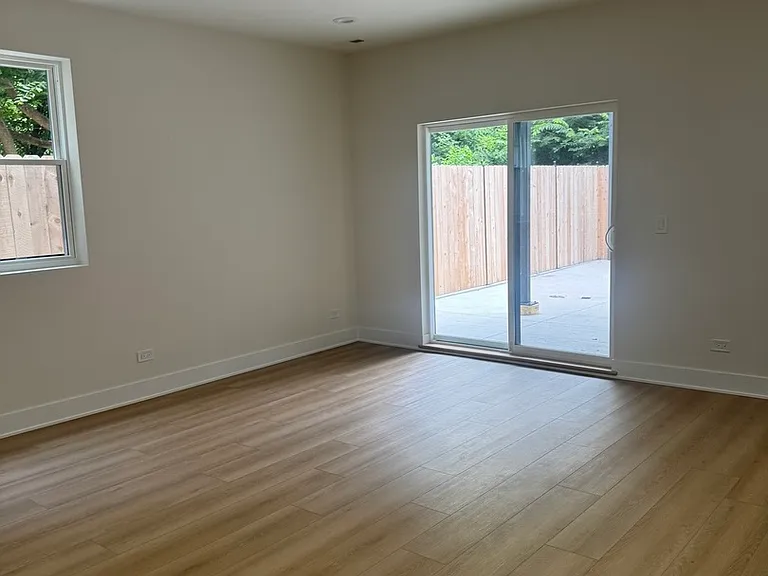 3723 S Lake Park Ave #0 — Photo 12