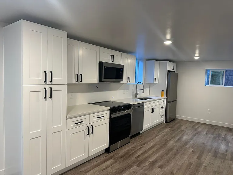 186 N Holly St — Photo 11
