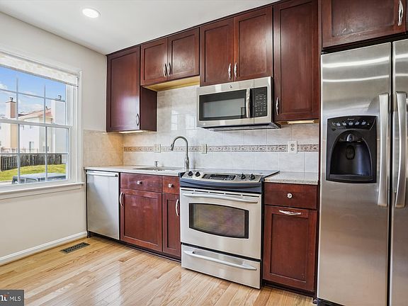 5th image of 7181 Lake Cove Dr