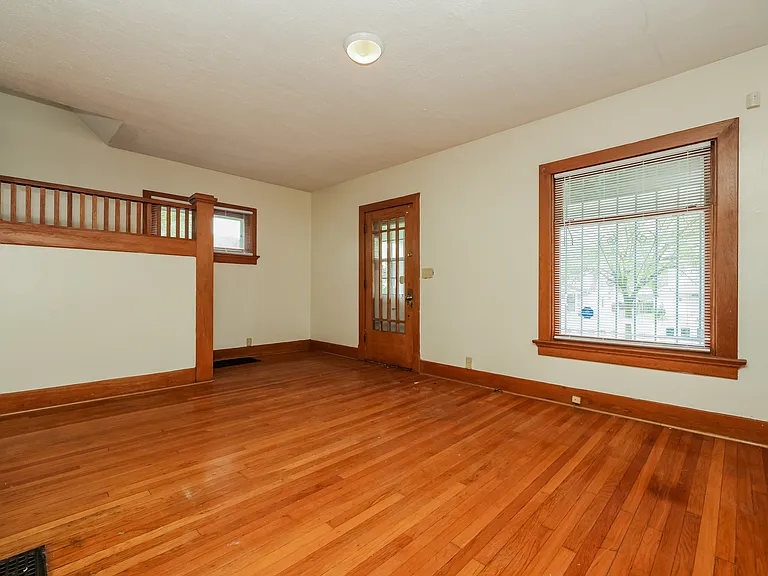 1242 Wilson Dr — Photo 5