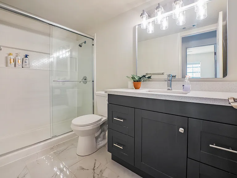 Full bathroom # 2