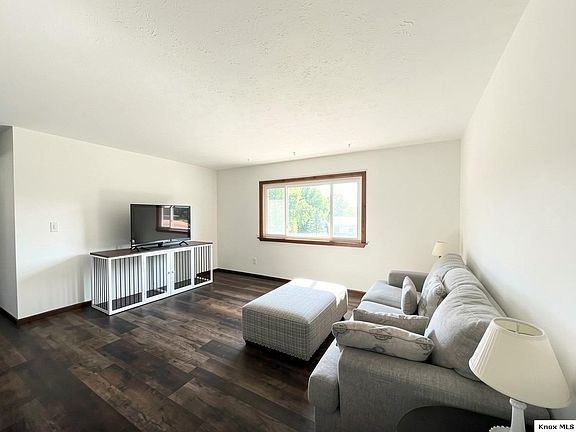 3rd image of 15724 Sherri Rd