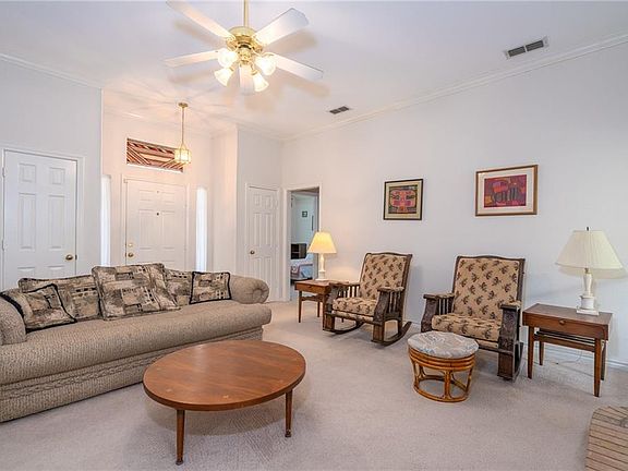 4th image of 1315 Hyde Park Blvd