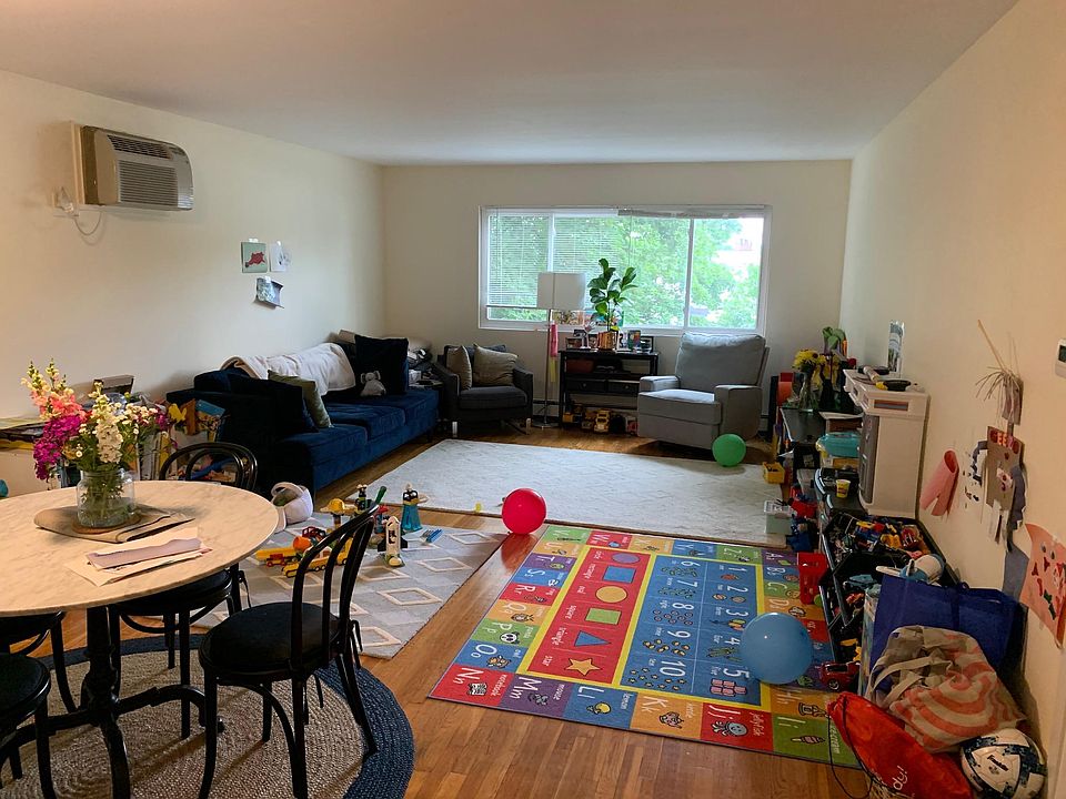 1st image of 75-11 Hamilton Pl