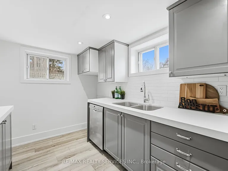 6 Bonnyview Dr #LOWER — Photo 14